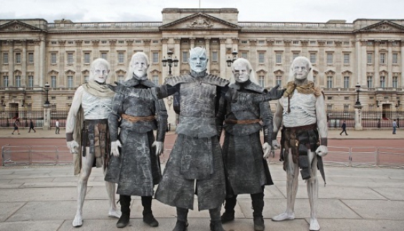 Білі ходаки з «Гри престолів» прогулялися Лондоном, нагадуючи про близький вихід нового сезону