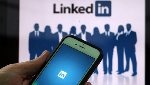 LinkedIn судиться через сторонніх ботів, які збирають дані користувачів