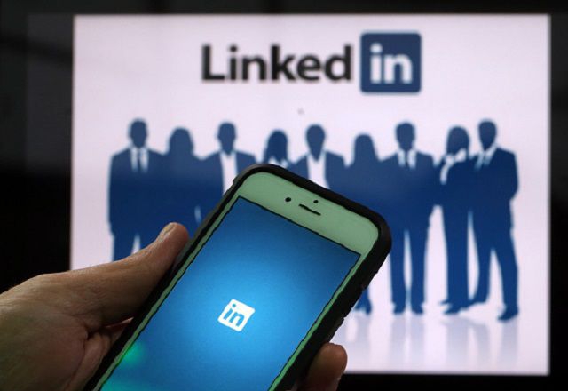 LinkedIn судиться через сторонніх ботів, які збирають дані користувачів