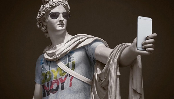 Фотограф «одягнув» скульптури Лувру як хіпстерів