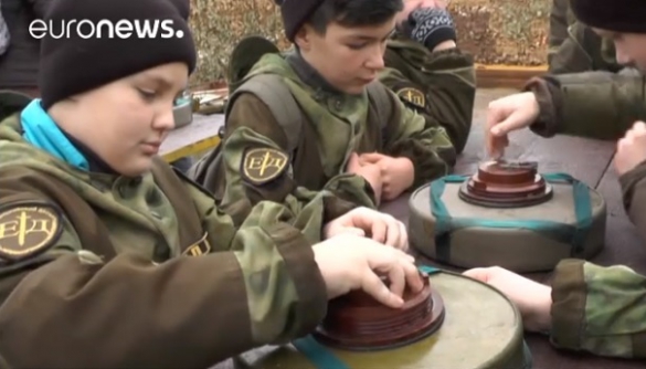 Euronews показав сюжет про навчання армією РФ дітей у Криму без згадки про анексію