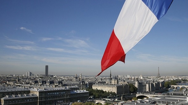 Французький законопроект пропонує спростити закриття медіа з фейками