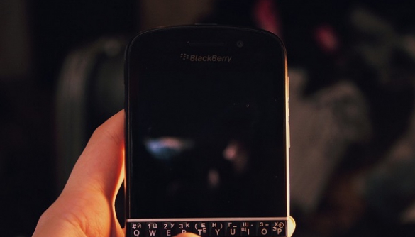 У США виявили, що смартфони BlackBerry модифікувалися для наркоторговців