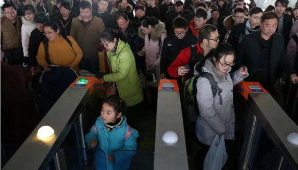 Китай заборонить громадянам з низьким «соціальним кредитом» користуватися потягами та літаками