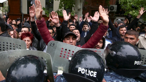 У Вірменії за час протестів напали на трьох журналістів «Радіо Свобода»