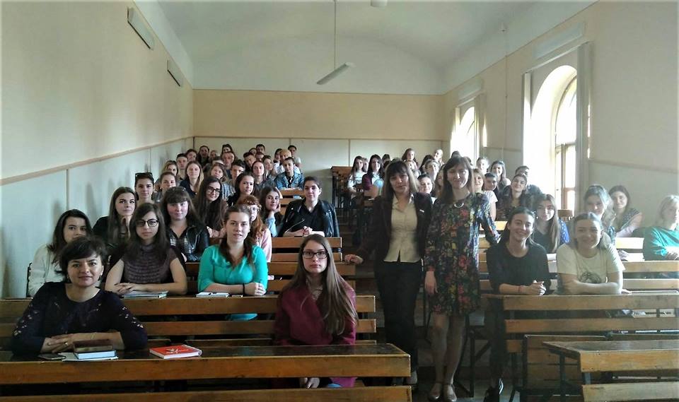 ГО «Детектор медіа» презентувала курс із новинної грамотності у Чернівцях