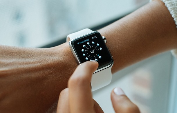 У Канаді присудили штраф за відволікання на Apple Watch за кермом
