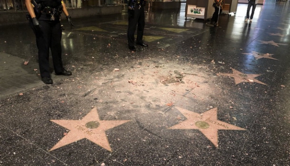 На голлівудській Алеї слави розбили зірку Дональда Трампа