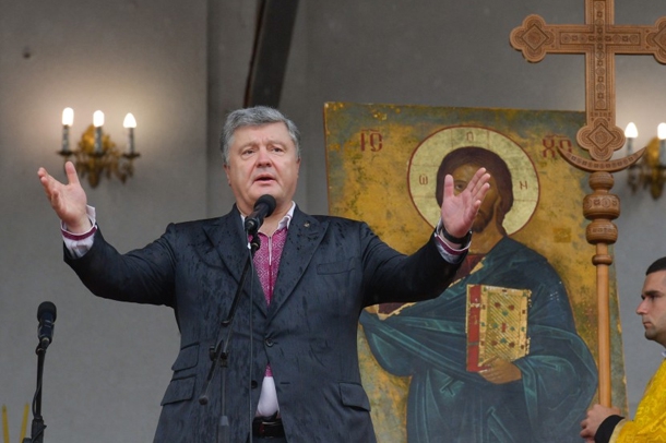 Томос за $25 миллионов и «поглощение православия униатами»: что пишут в СМИ о поместной церкви