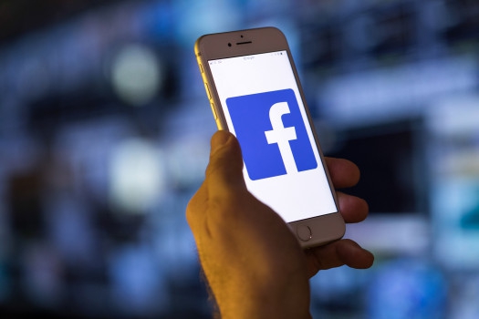 Колишня модераторка Facebook подала до суду через психічну травму