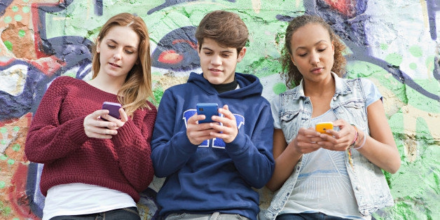 Найбільшою онлайн-небезпекою для підлітків є нав’язування непотрібної інформації — опитування
