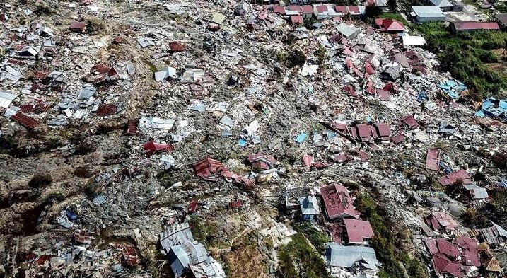 Влада Індонезії бореться з фейками, які масово поширюються після стихійних лих