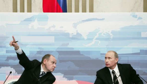 Керівництво російських телеканалів має щотижневі летючки із представником Путіна — розслідування