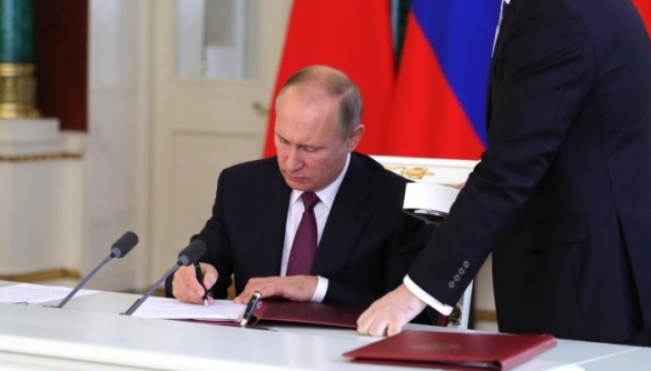 Від 30 тис до 1,5 млн рублів за фейк. Путін підписав закон про блокування неправдивих новин