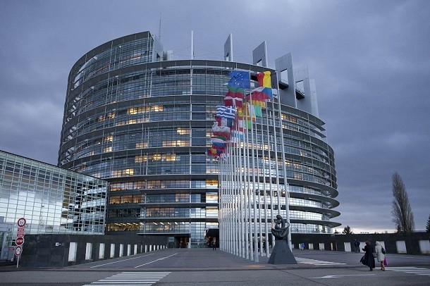 Податок на лінки: Європарламент остаточно схвалив зміни до законодавства ЄС про авторське право