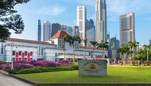Сінгапур представив законопроект проти фейків, який дозволить владі прибирати матеріали
