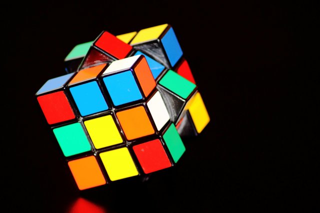 Нейромережа навчилася збирати кубик Рубіка за 1 секунду