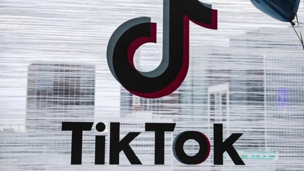 Модератори TikTok блокують контент про ЛГБТ — The Guardian
