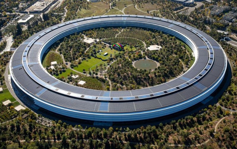 Секретна команда Apple працює над новими способами передачі даних — Bloomberg
