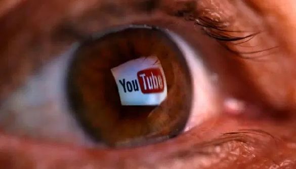 Модератори YouTube підписують заяву, що їхня робота може викликати посттравматичний синдром