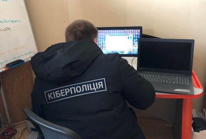 Кіберполіція підозрює двох мешканців Харківщини у викраденні баз даних у конкурентів