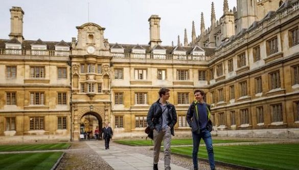 Кембриджський університет оголосив, що всі лекції проводитимуть онлайн до літа 2021 року