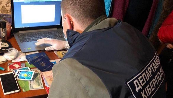 Кіберполіція викрила чоловіка, який поширював конфіденційну інформацію українців