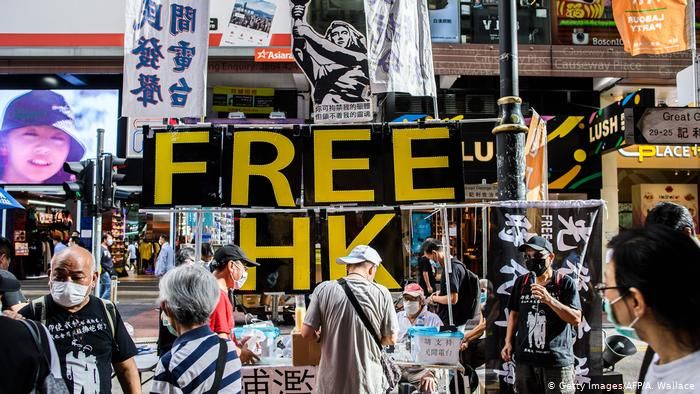 Більшість соцмереж припинило співпрацю з владою Гонконгу. TikTok  має намір взагалі припинити там працювати