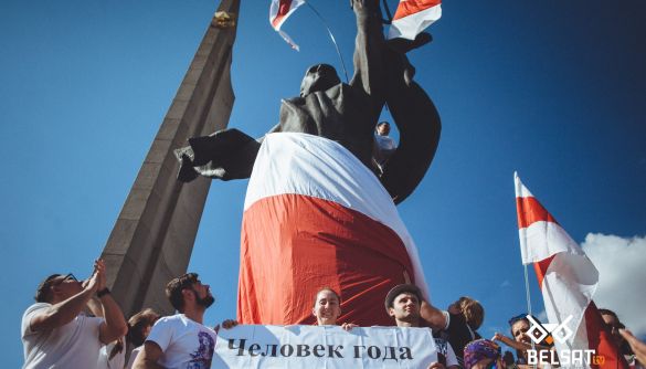 Державна друкарня Білорусі вже втретє відмовляється друкувати «Комсомольську правду». Газета публікує фото з протестів
