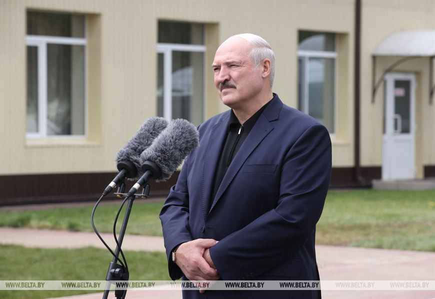 Лукашенко запросив на білоруське телебачення журналістів з Росії