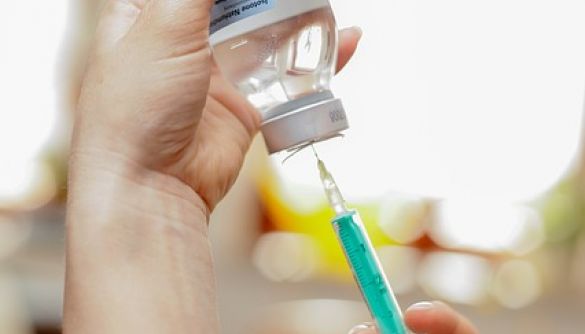 Американська компанія заявила, що її вакцина від коронавірусу показала ефективність у піддослідних різного віку