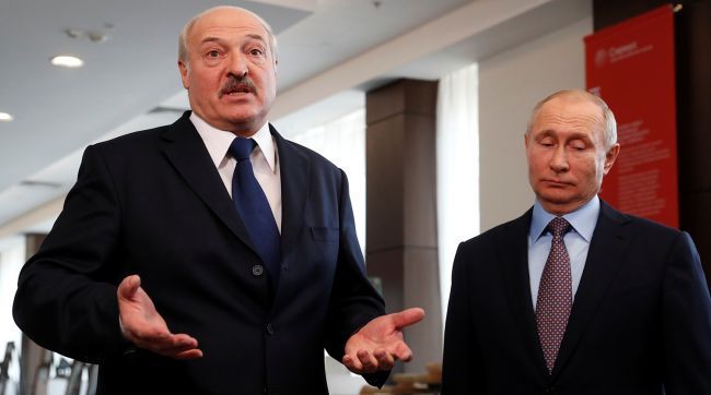 Алексиевич считает, что белорусам нужна помощь Путина. А сейчас Россия им не помогает?