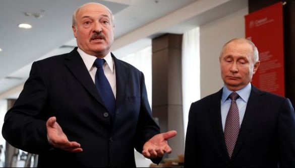 Алексиевич считает, что белорусам нужна помощь Путина. А сейчас Россия им не помогает?