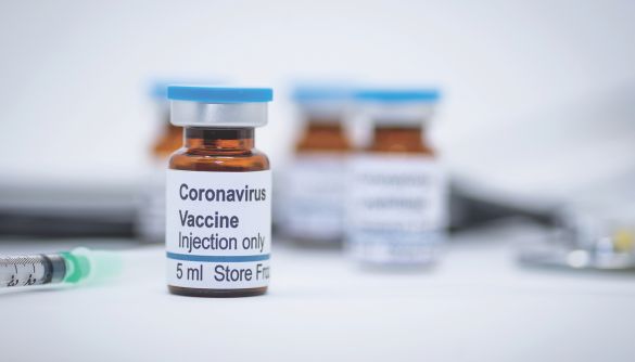 Єврокомісія підписала перший договір на закупівлю 300 млн доз вакцини від коронавірусу