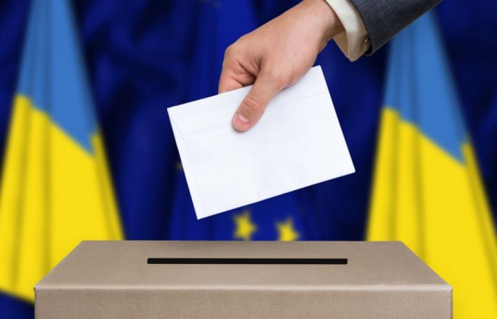 У масках і без дітей. Як українці голосуватимуть на місцевих виборах під час епідемії COVID-19