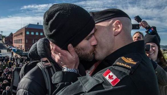 #Гордіхлопці. ЛГБТ-користувачі публікують фото з коханими у Twitter під хештегом неонацистів