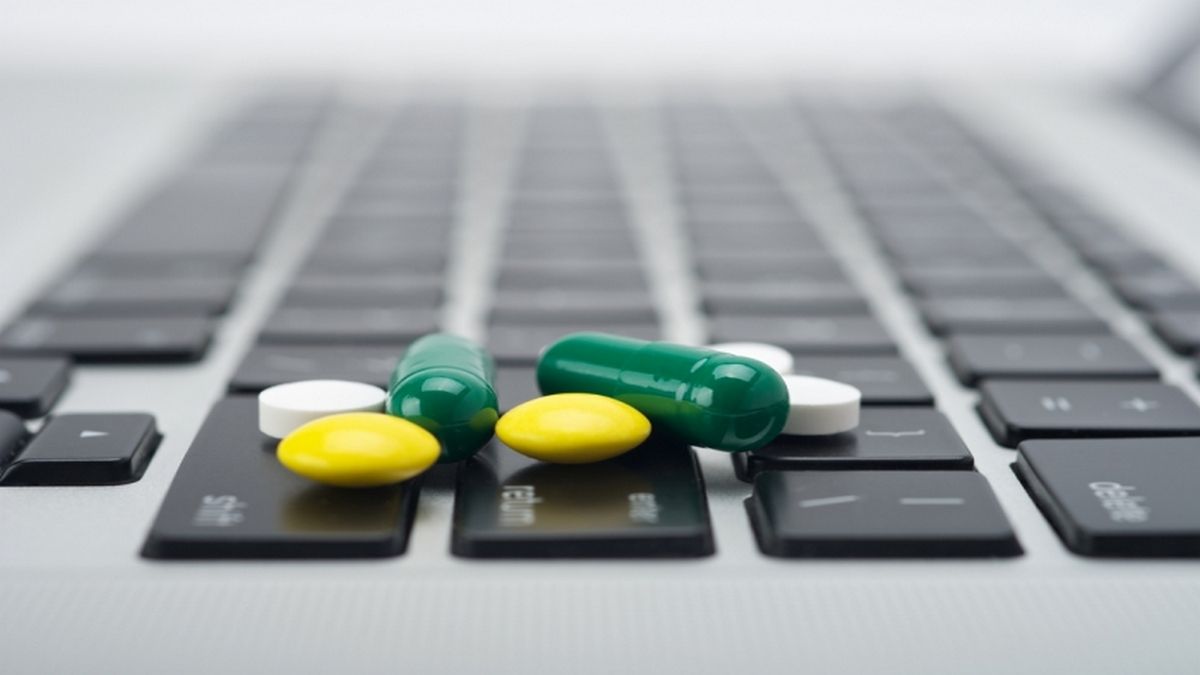 Президент України підписав закон, який дозволяє онлайн-торгівлю ліками