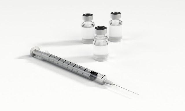 Johnson & Johnson призупинила випробування вакцини від коронавірусу