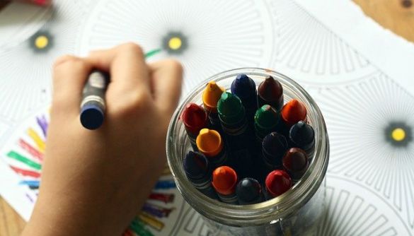 Вчителька малювання в Одесі накричала на школярку за українську мову. Викладача звільнили