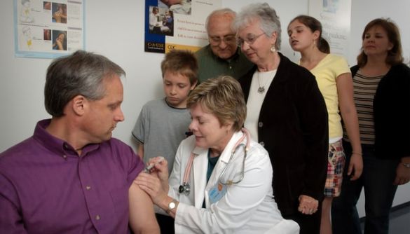 Понад 4 тисячі українців погодилися випробувати вакцину проти коронавірусу – МОЗ