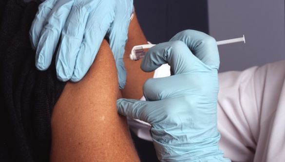 У Бразилії помер один з учасників випробування вакцини AstraZeneca