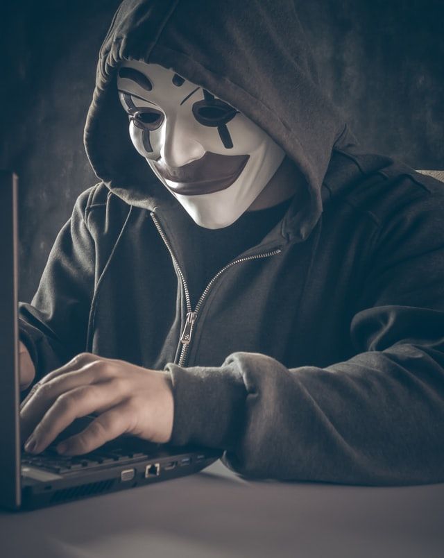 Поліція викрила групу хакерів, які заволоділи будівлею в центрі Києва за допомогою вірусу
