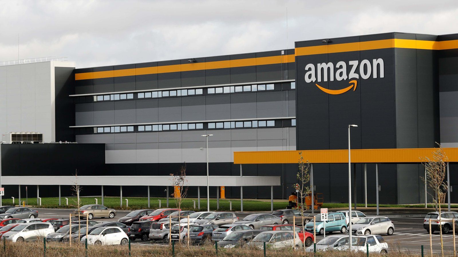У Франції запустили петицію «Різдво без Amazon» на підтримку місцевого бізнеса. Вона вже зазнала кібератаки