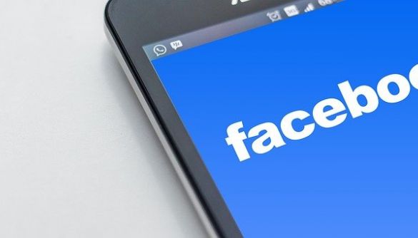 Facebook повідомлятиме користувачів про те, що вони лайкають і репостять фейки