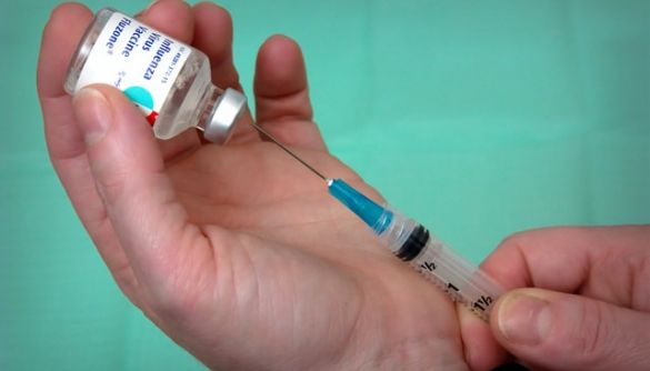 В Україні затвердили план вакцинації від коронавірусу. Першими вакцини отримають люди старшого віку та медики