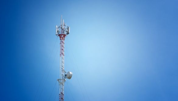 У Франції противники 5G підпалили вишку зв'язку: 1,5 млн людей залишились без радіо та ТВ
