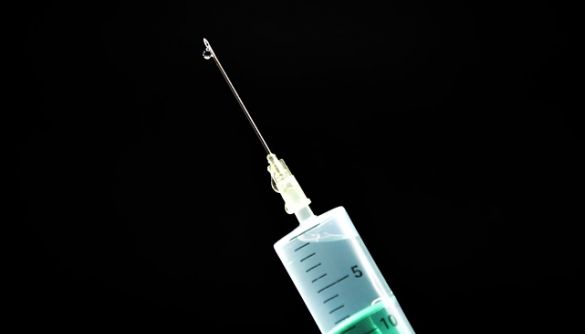 В Ізраїлі вперше у світі почали вакцинувати від COVID-19 підлітків