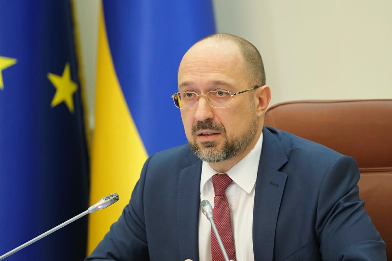 Прем'єр-міністр розповів, скільки і яких вакцин отримає Україна