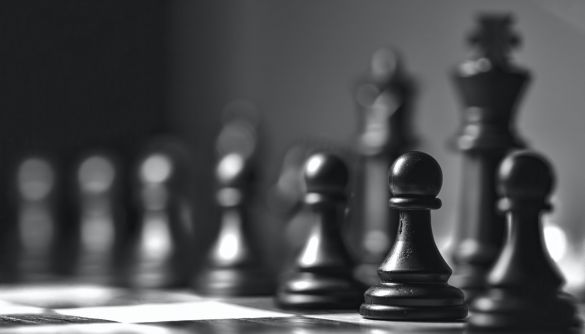 «Чорні проти білих». Штучний інтелект заблокував найпопулярніший канал на YouTube про шахи за «расизм»