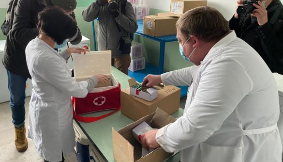 Перше щеплення від коронавірусу в Україні зробили лікарю на Черкащині